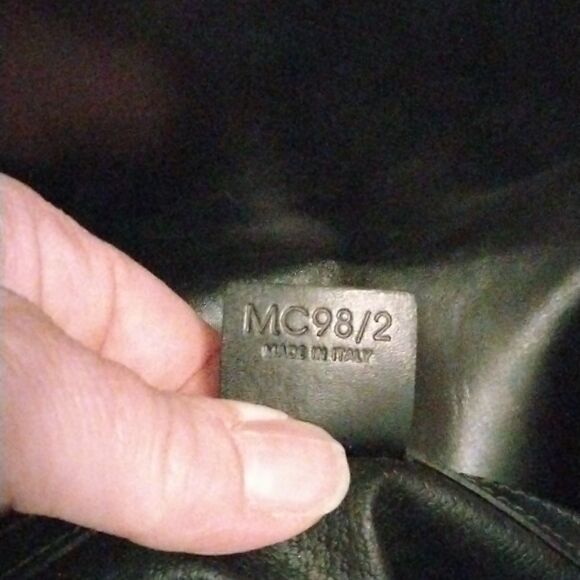 Celine Paris   - Picture 8 of 16